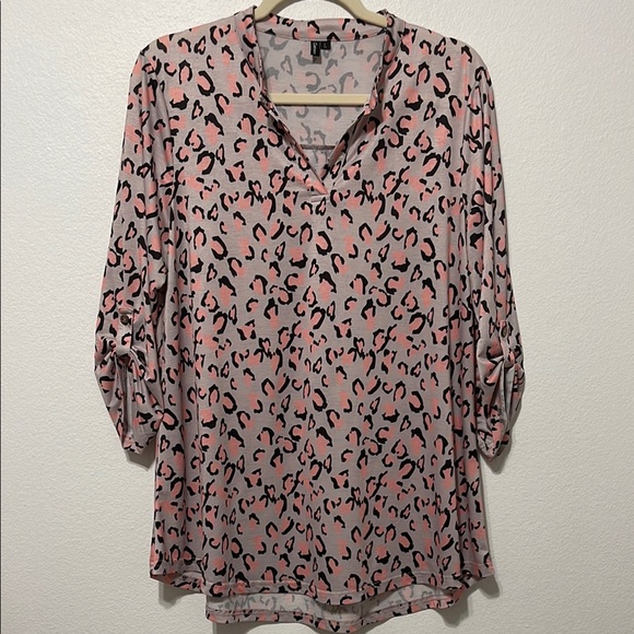 Pink and Black 3/4 Sleeve Notched Collar Blouse Size Large PTP 21” EUC - Picture 1 of 6